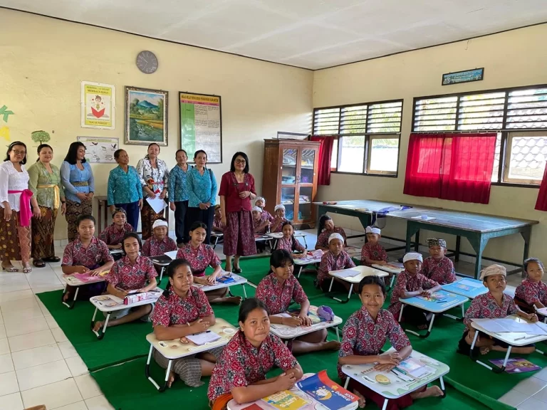 Bunda PAUD Desa Saba Monitoring Pelaksanaan MPLS Ramah di Enam SD Negeri se-Desa Saba